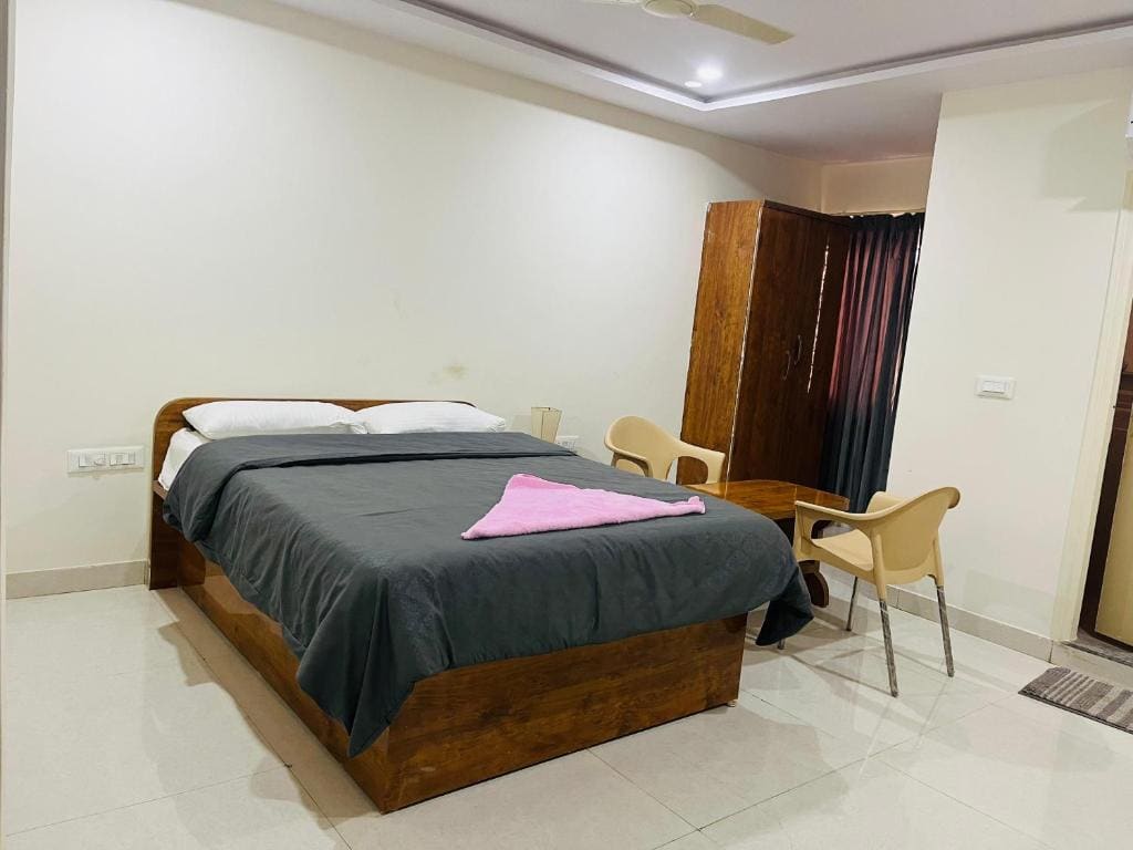 Royal Care With Greenery Comforts - View 3