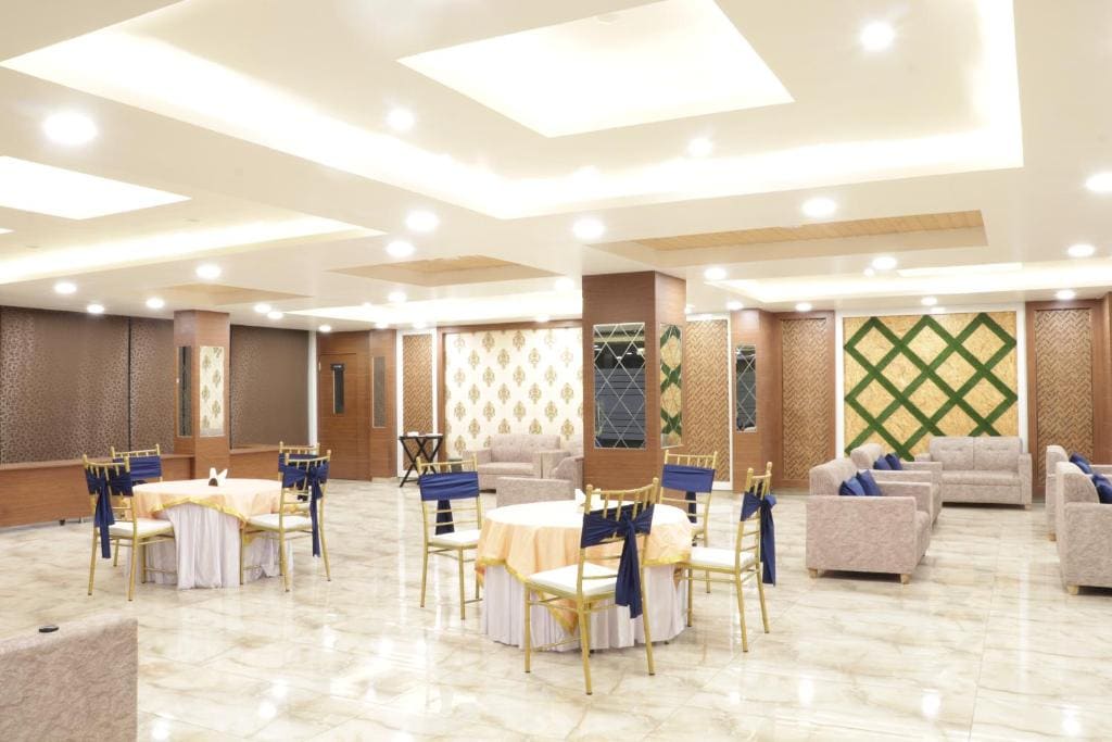 Hotel Royal Palm Dehradun — Vue 3