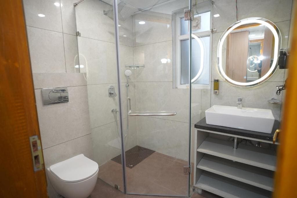 Royal Raven Hotel Greater Noida - View 7