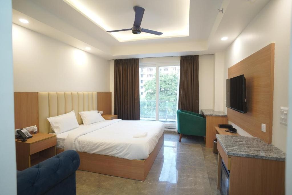 Royal Raven Hotel Greater Noida - View 6