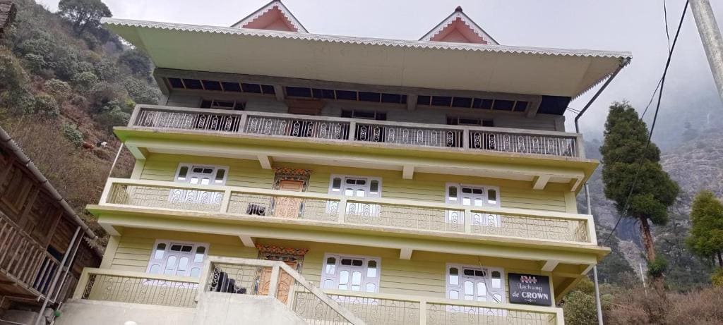 Rufina Lachung de'CROWN - View 5