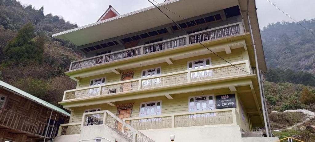 Rufina Lachung de'CROWN - View 3