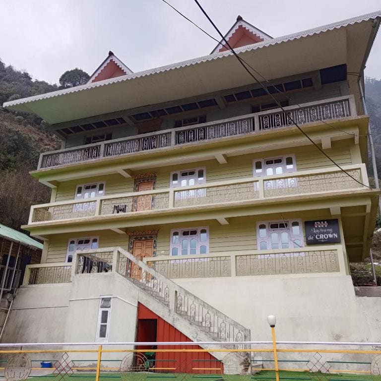 Rufina Lachung de'CROWN - View 4