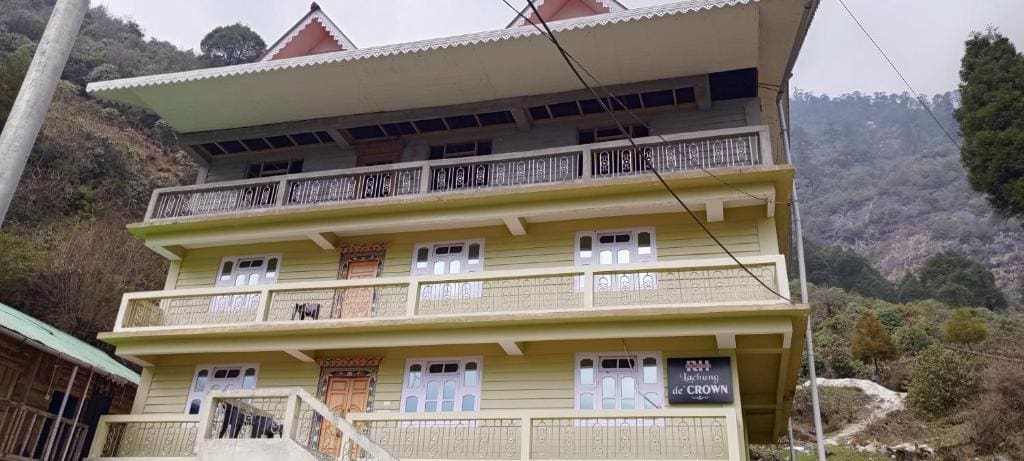 Rufina Lachung de'CROWN - View 2