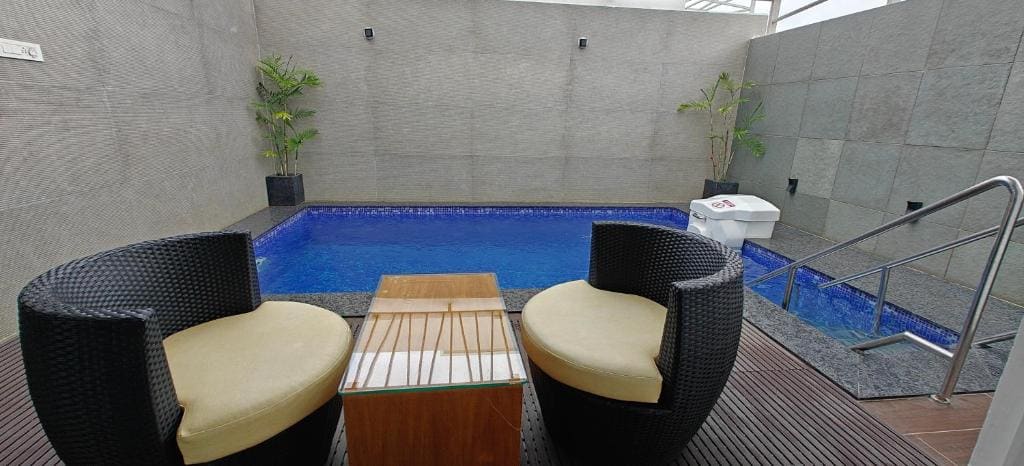 S R Luxury Stays - View 3