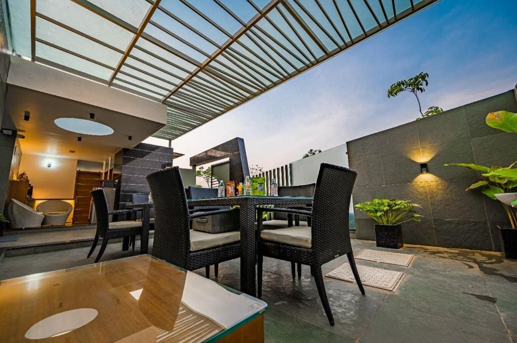 S R Luxury Stays - View 5