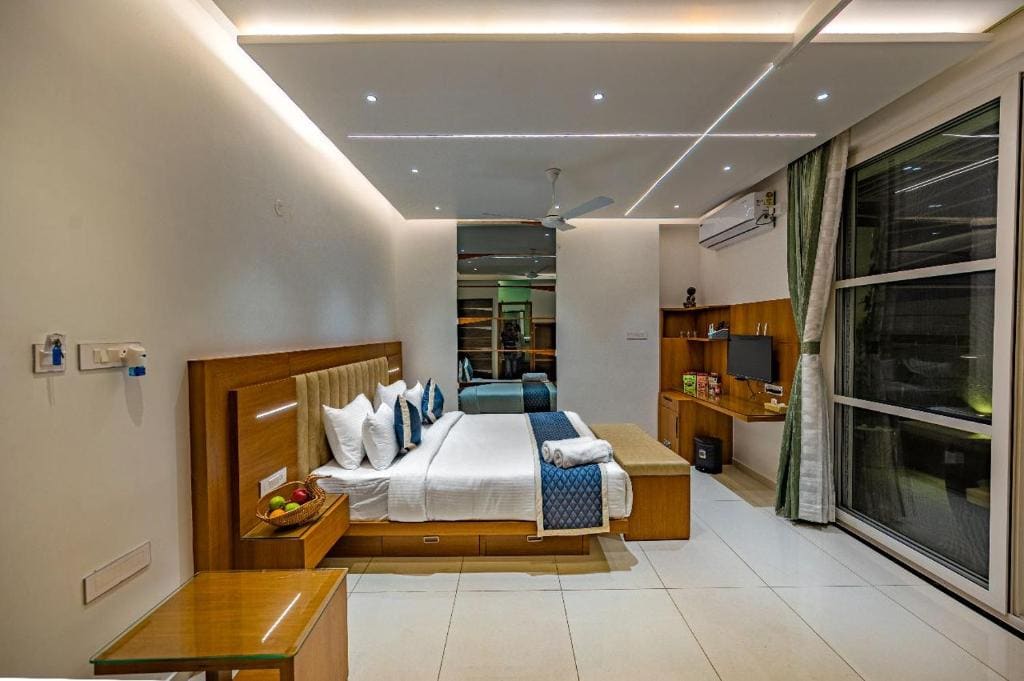 S R Luxury Stays - View 2
