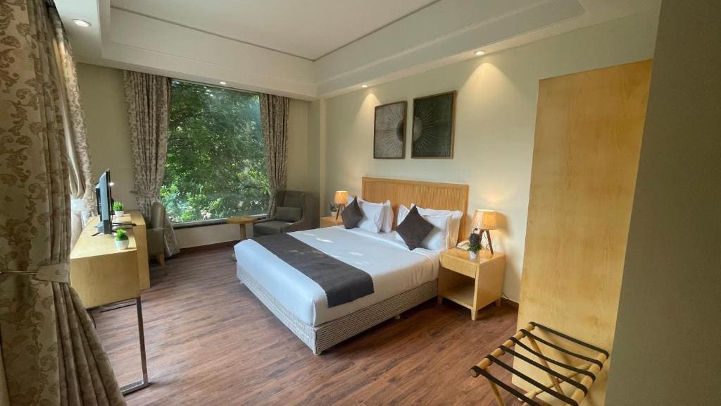 Saltstayz Select - Galleria Market & Golf Course Road - View 7