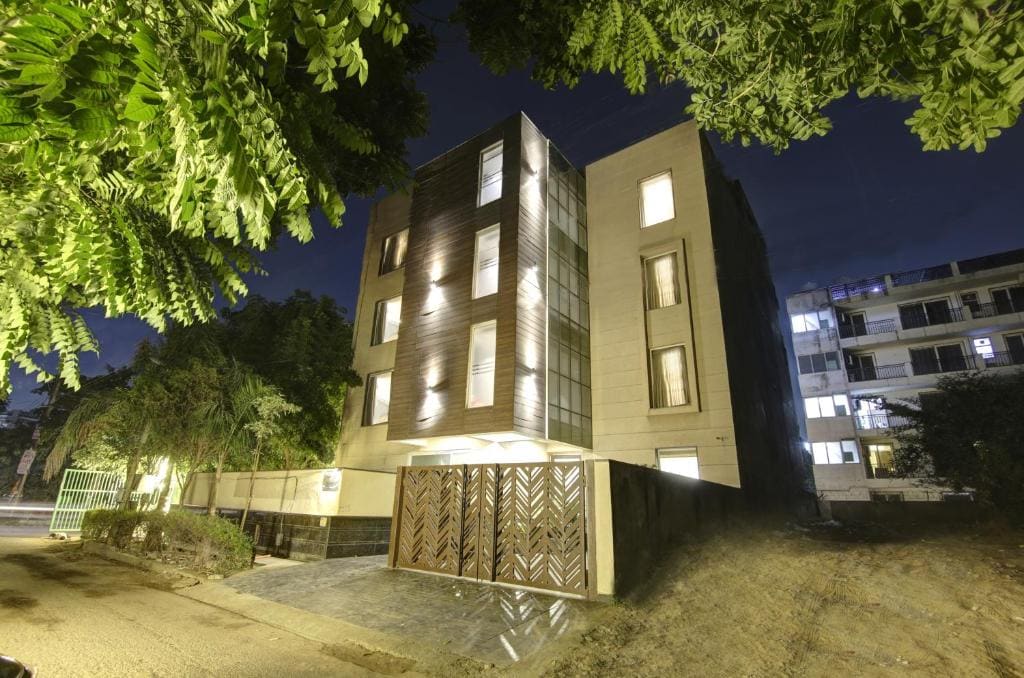 Saltstayz Select - Galleria Market & Golf Course Road - Main view