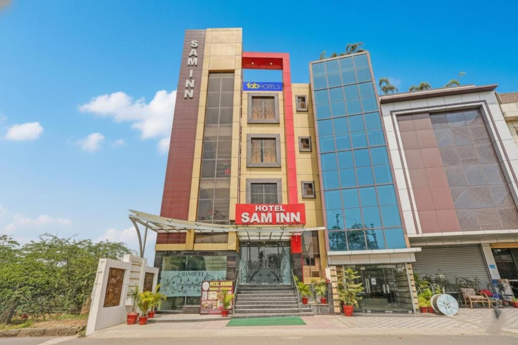 FabHotel Sam Inn - Main view