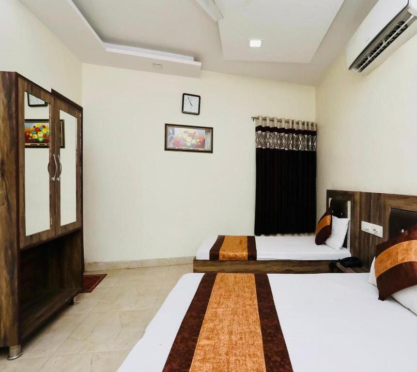 Hotel Sehmi's Best Rest Inn - View 3