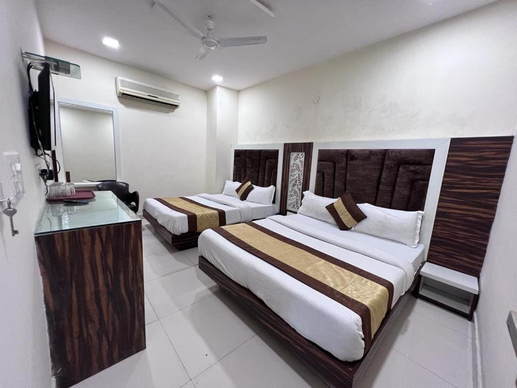 Hotel Sehmi's Best Rest Inn - View 6