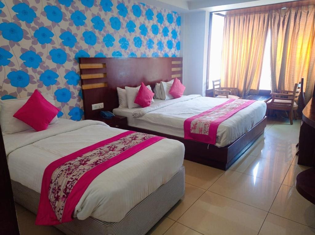 Hotel SGT Plaza - Main view
