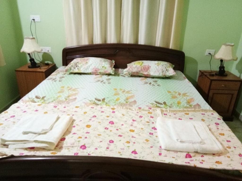 shirley's guest house - Main view