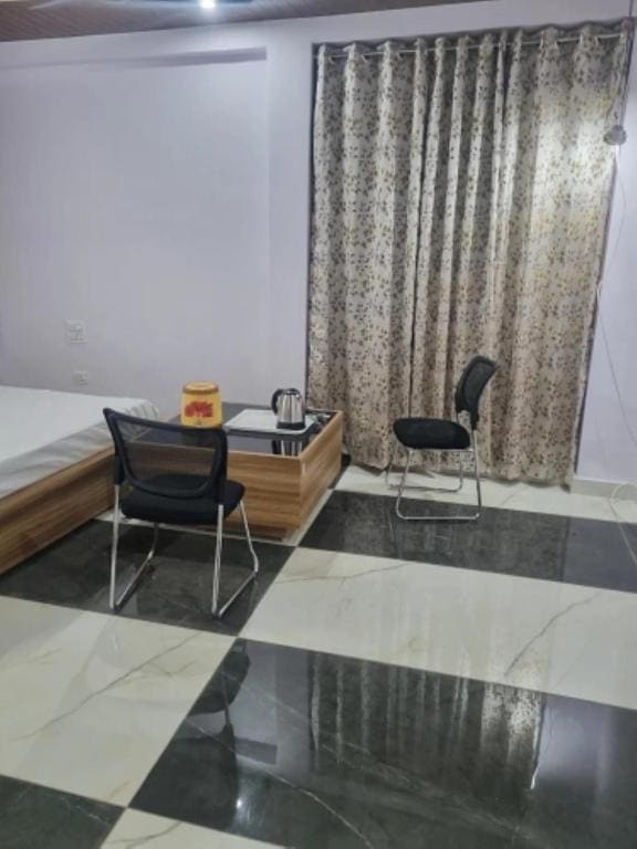 Shri Anand Hotel Berinag Shahgram with Parking included - View 4