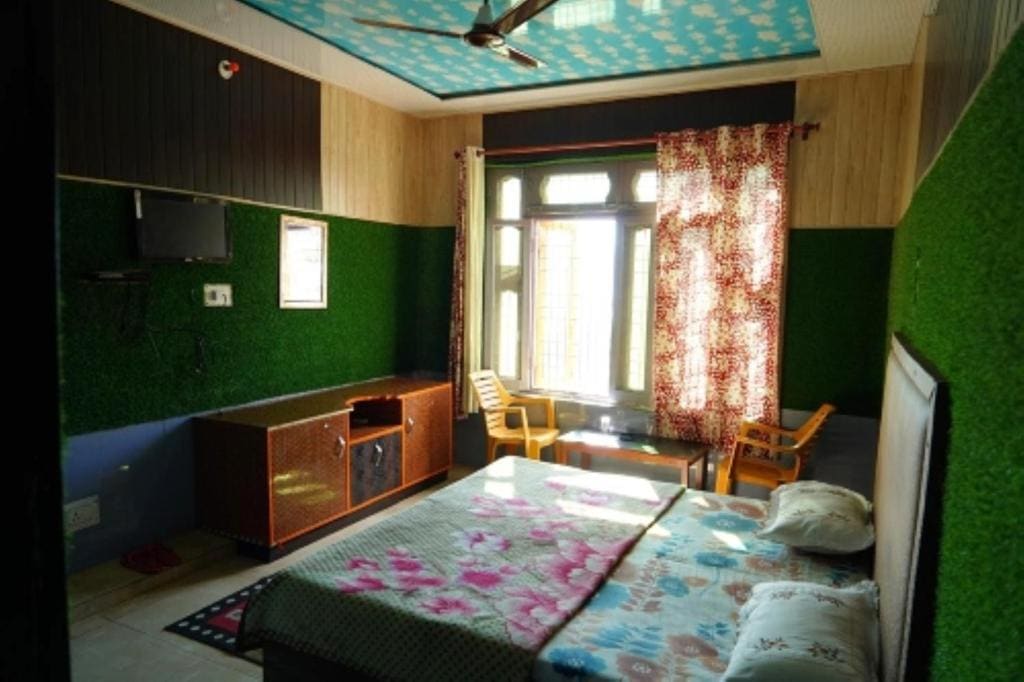 Shri Anand Hotel Berinag Shahgram with Parking included - View 2
