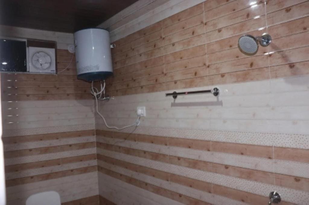Shri Anand Hotel Berinag Shahgram with Parking included - View 3