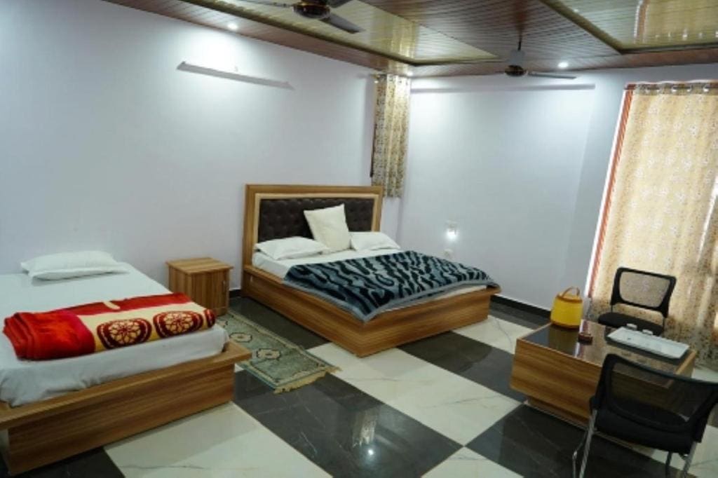Shri Anand Hotel Berinag Shahgram with Parking included - Main view