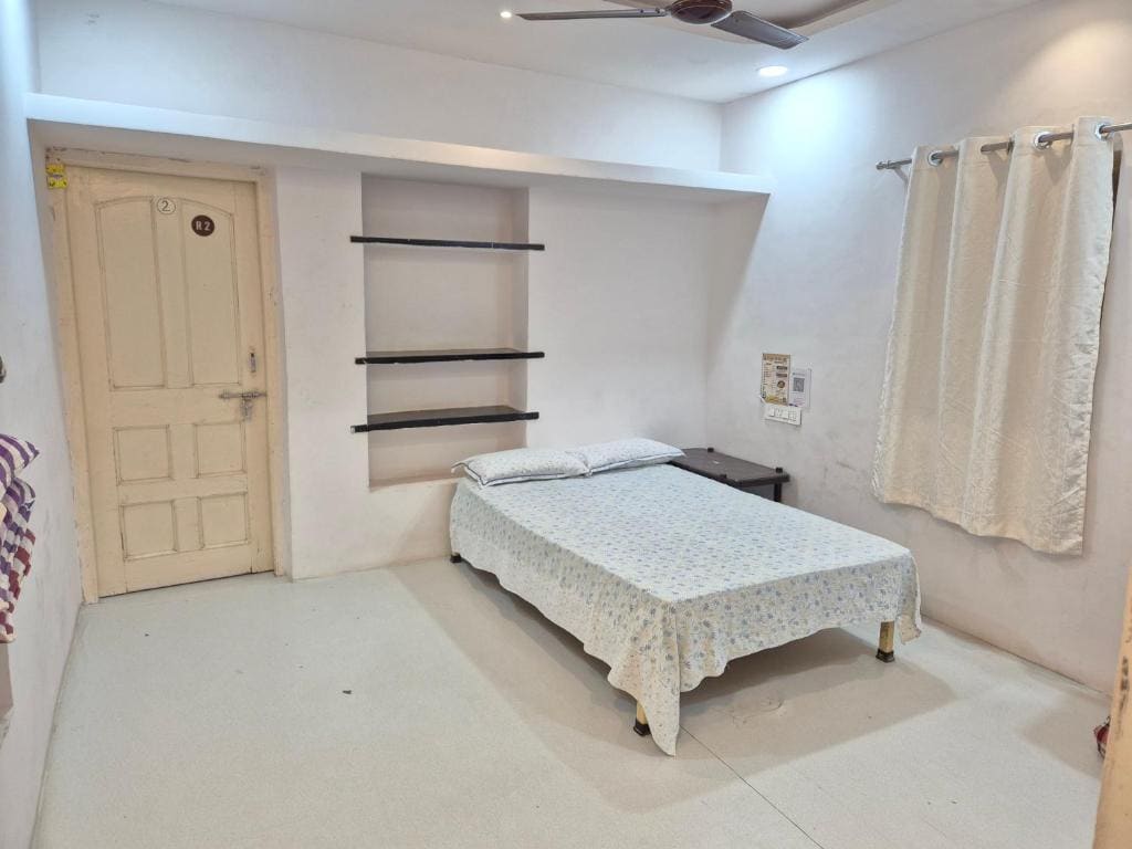 Shriguru Guest House Akkalkot - العرض الرئيسي