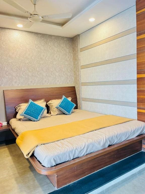 Siddharth Lake View Penthouse - Vista 4