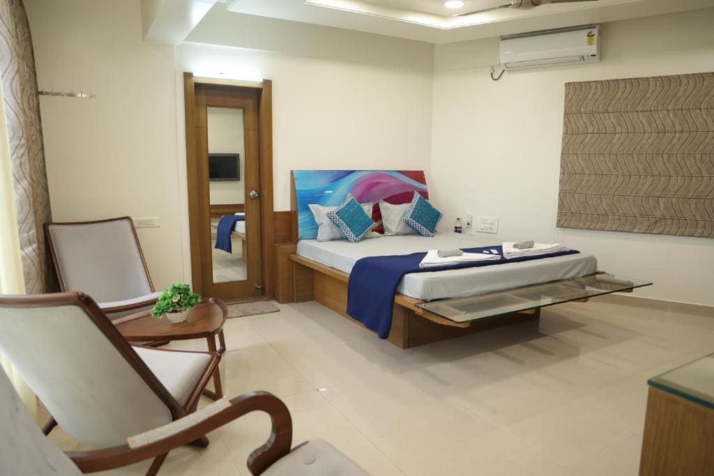 Siddharth Lake View Penthouse - Vista 3