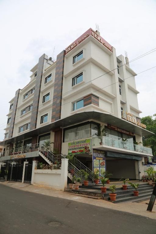 Hotel skml Grand - View 7