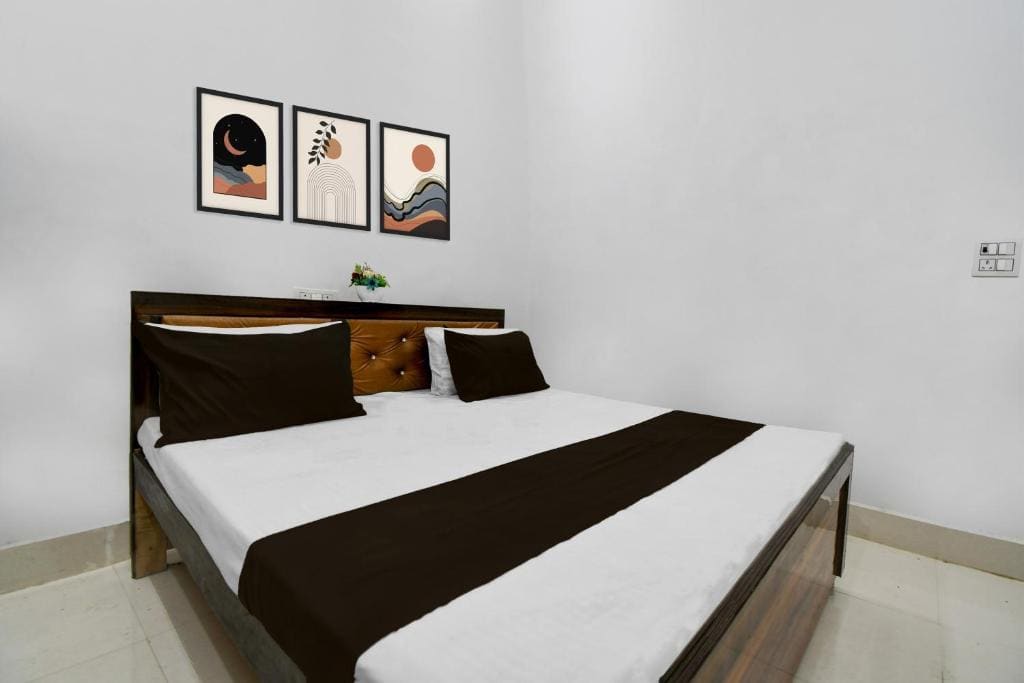 SPOT ON by OYO Royal Hotel - View 2