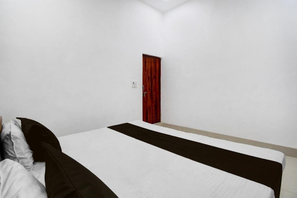 SPOT ON by OYO Royal Hotel - View 6
