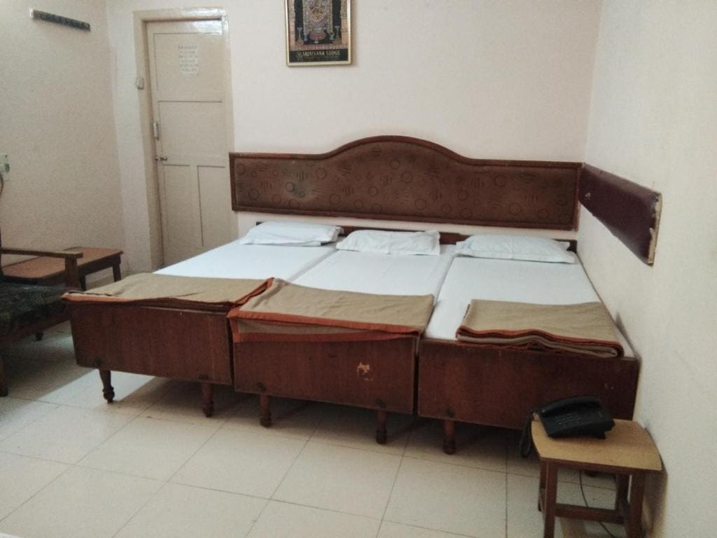 Srinivasa Lodge - मुख्य व्यू