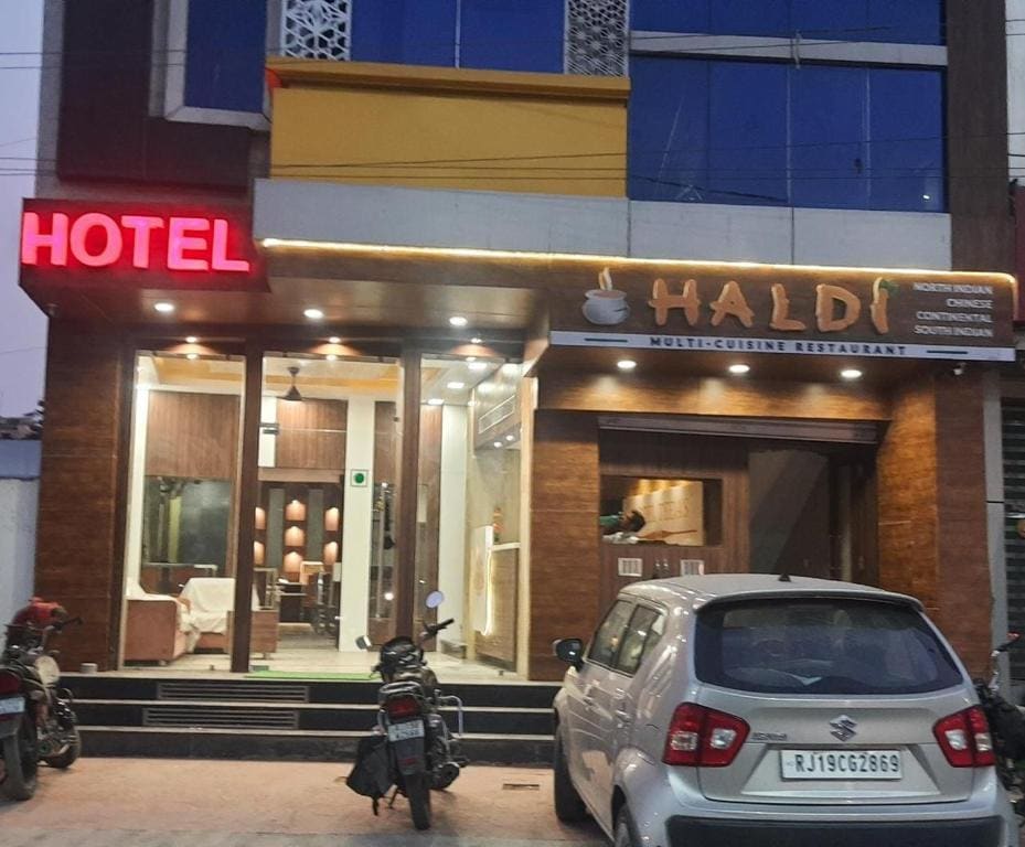 Hotel Teeja's - Haldi Restaurant Aiims road Jodhpur - Main view