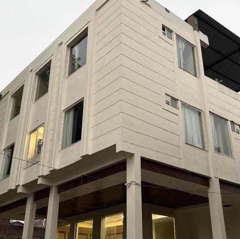 The Janki Hotel - Main view