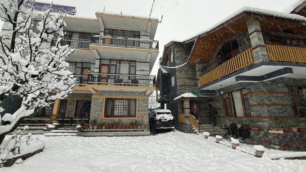 Northwood Cottages, Manali, Himalayan Views - View 4