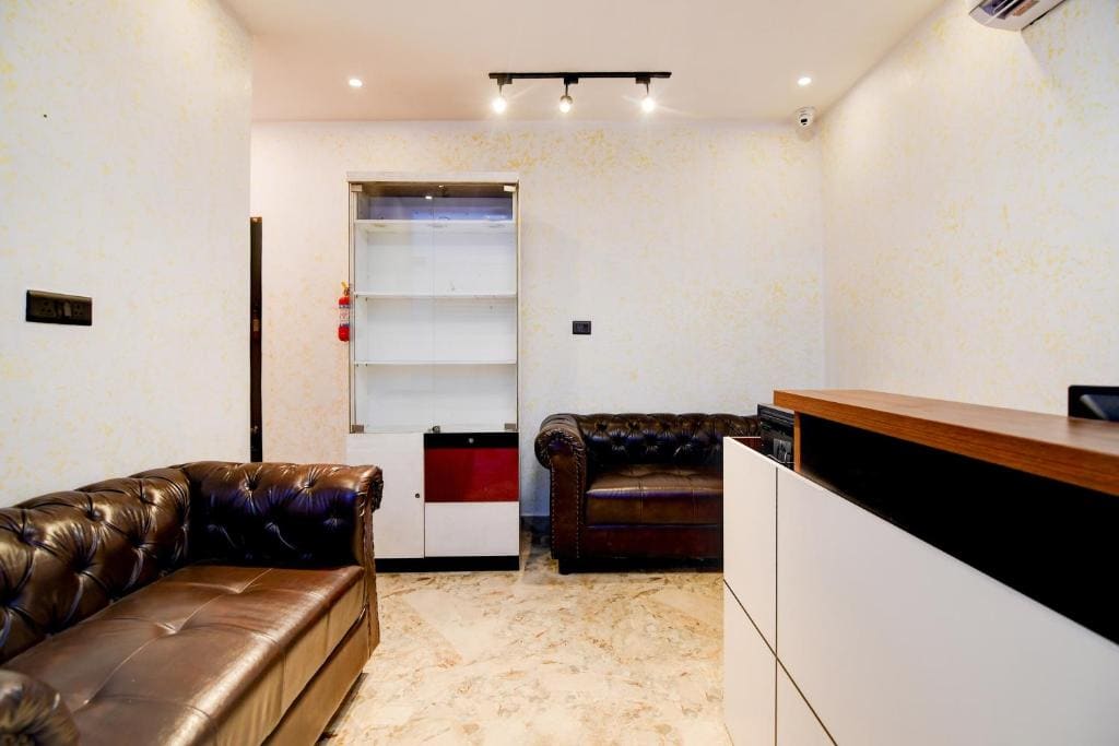 Super Townhouse Oak Sealdah Railway Station Near Creek Row - View 5