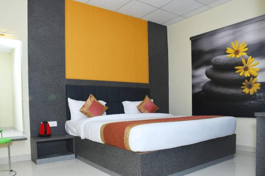 Hotel Tridev Grand - View 2