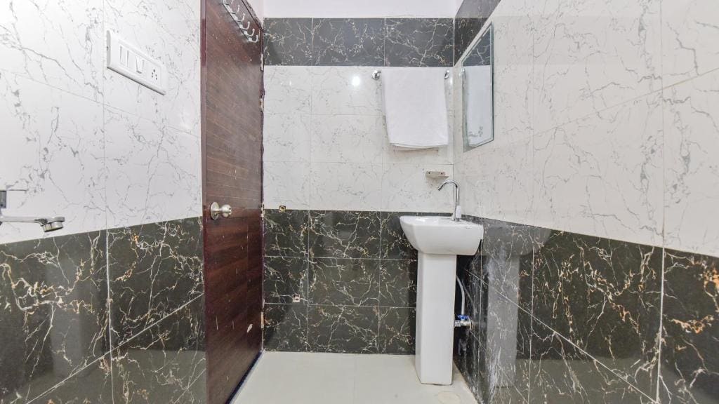 4Everstayz By Ratan Residency Luxury Rooms Free Wifi Parking - View 2
