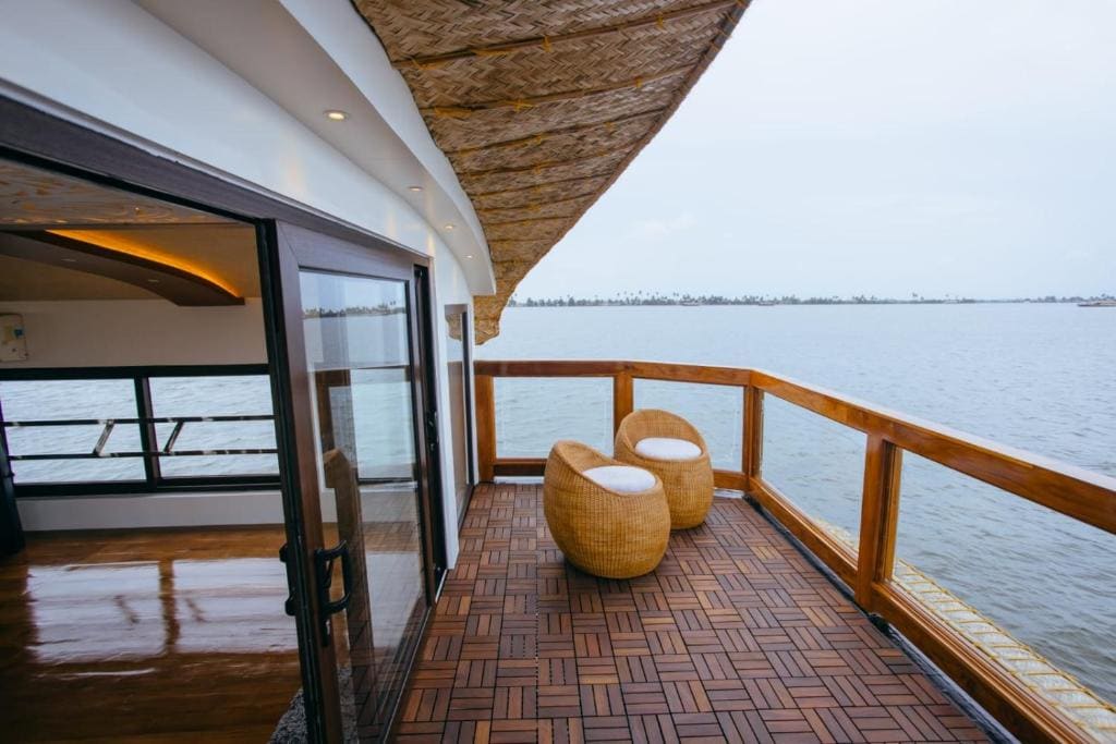 Upper Deck Houseboats - View 5