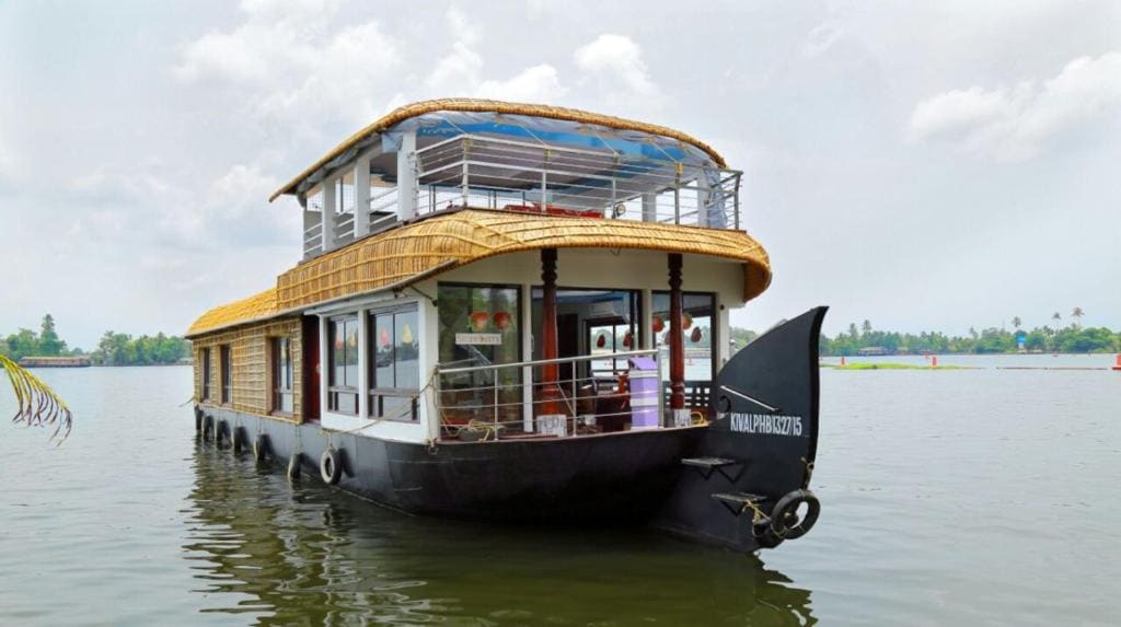 Upper Deck Houseboats - Main view