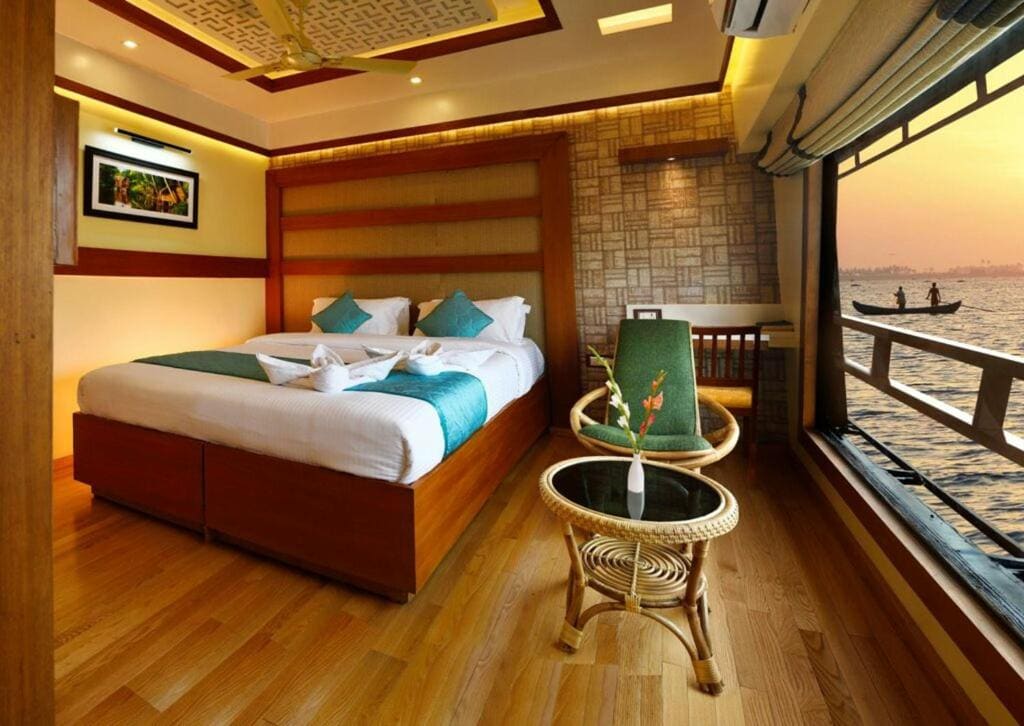 Upper Deck Houseboats - View 7