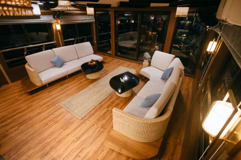 Upper Deck Houseboats - View 4
