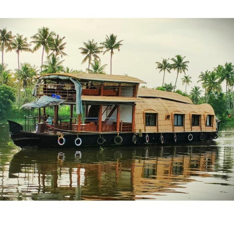 Vaikundam houseboats - व्यू 2