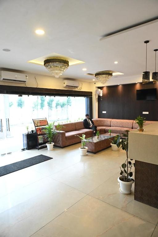 Hotel Varuna Grand - View 4