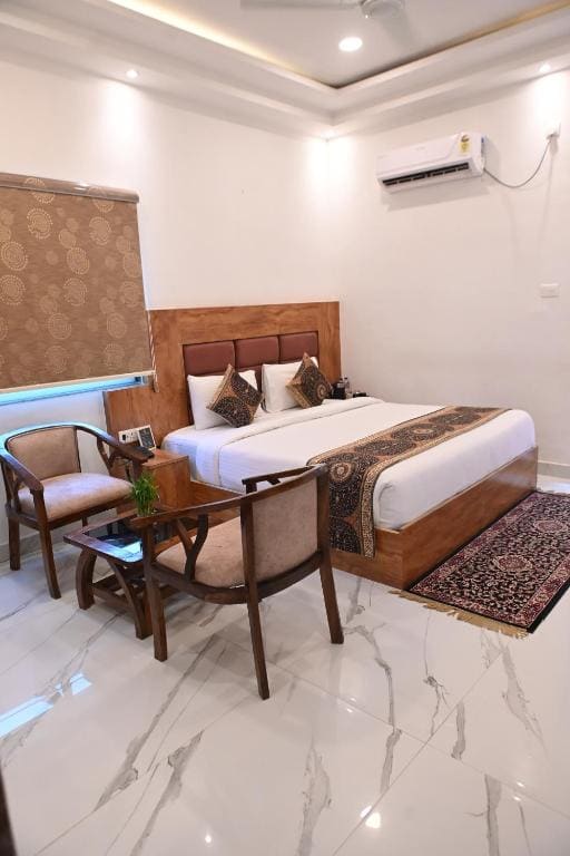Hotel Varuna Grand - View 2