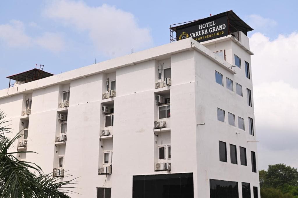 Hotel Varuna Grand - Main view