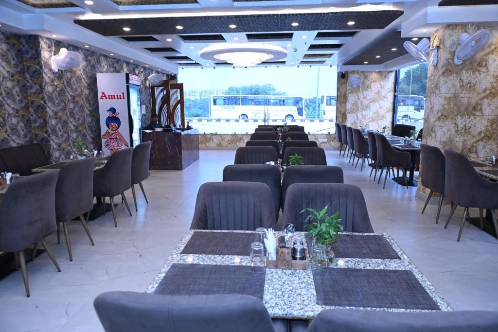 Hotel Varuna Grand - View 3