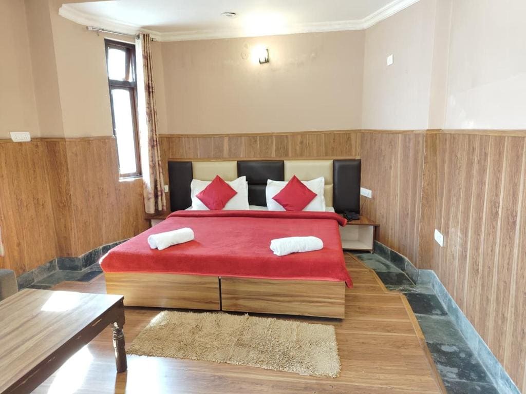 Varuni Gd Hotel Mcleodganj - Main view