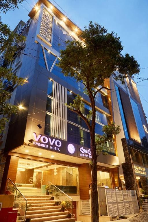 VOVO PREMIER HOTEL - Main view