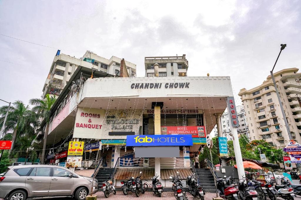 FabHotel Prime Welcome Palace - Inside Chandni Chowk Complex - View 5