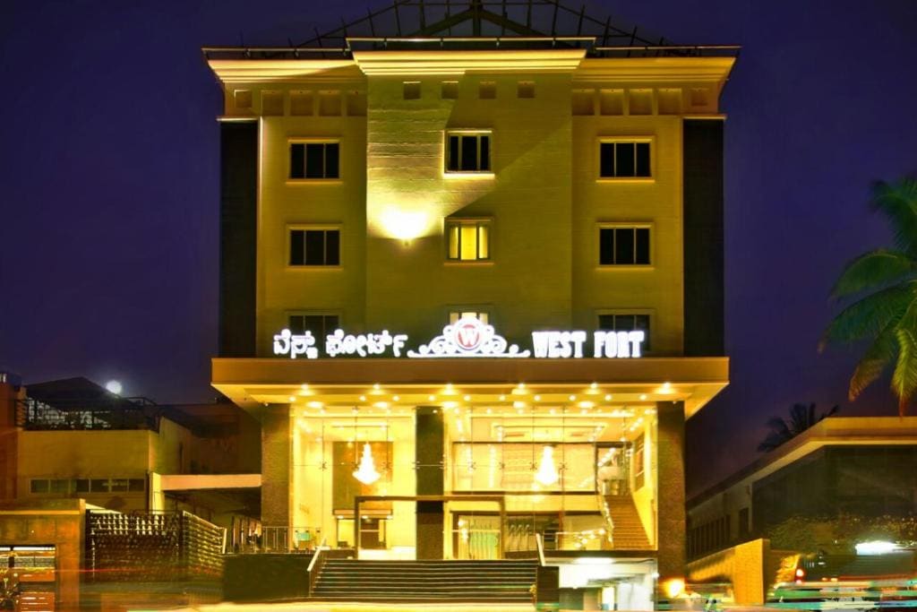 WEST FORT HOTEL - Main view