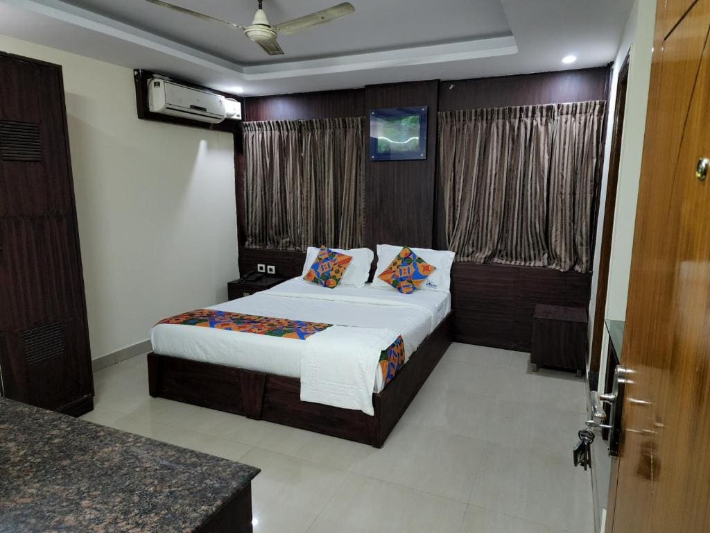 WesternSuites Hotel / Spa - View 7