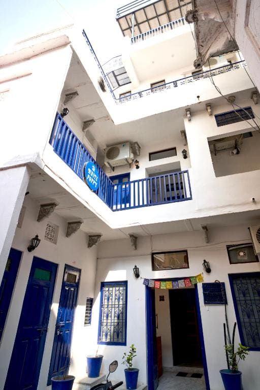 White Poppy Lake Side Hostel - Main view